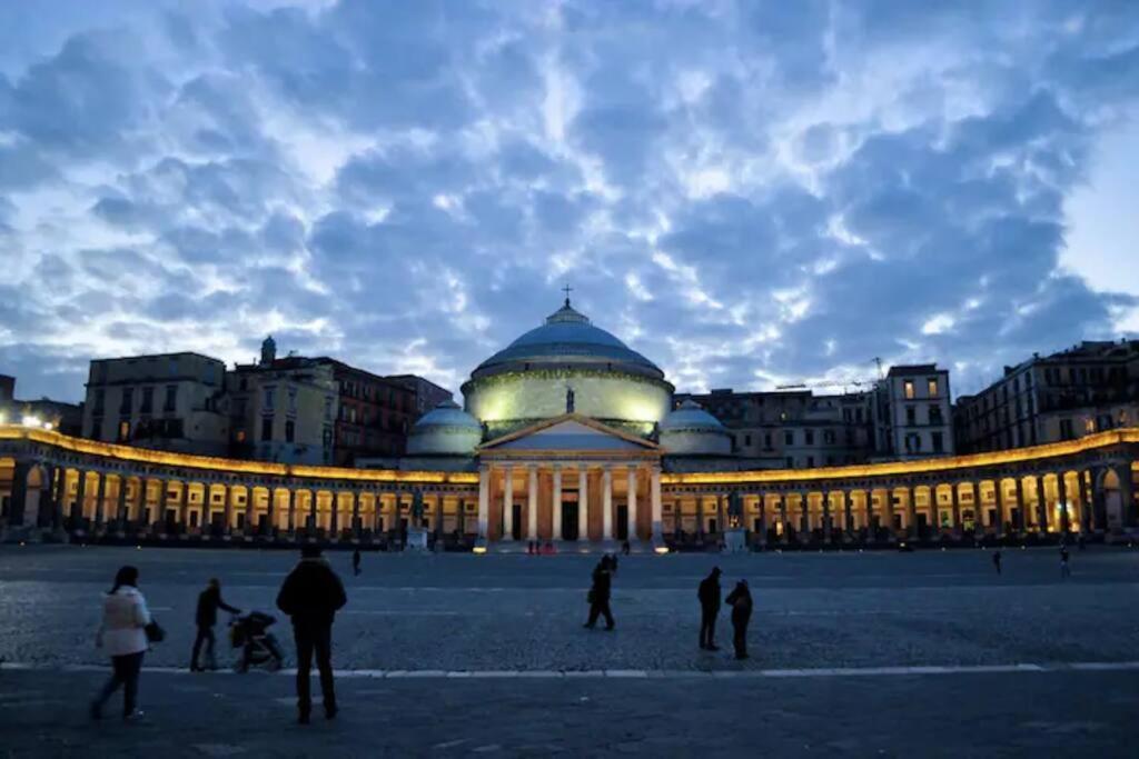 Intero Alloggio - Chiaia Naples Exterior photo