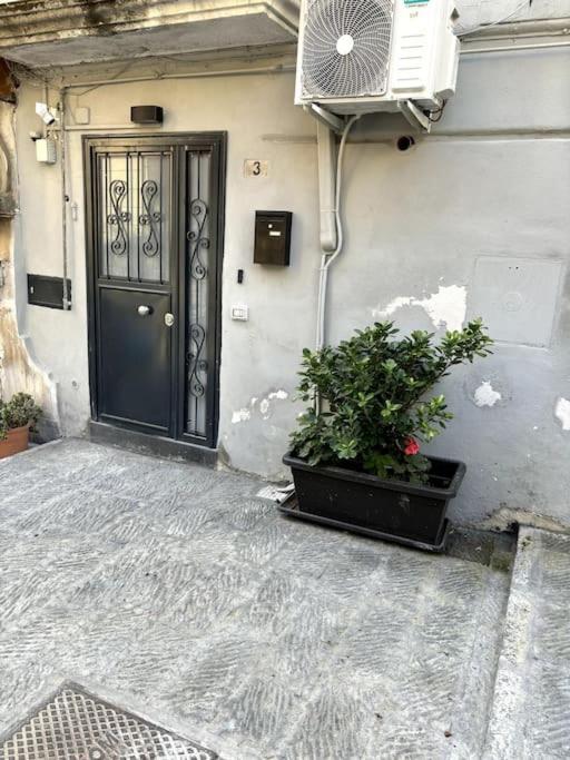 Intero Alloggio - Chiaia Naples Exterior photo
