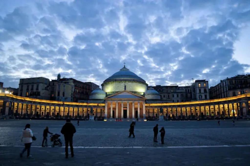 Intero Alloggio - Chiaia Naples Exterior photo